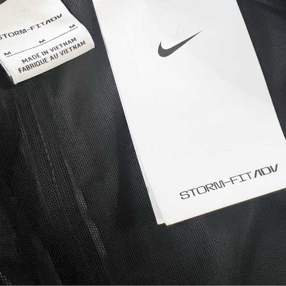 Nike Storm-FIT ADV Down-Fill Run Division Women's Black Running Jacket - Picture 13 of 16